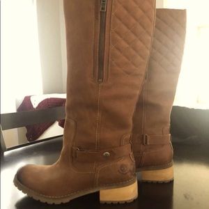 EUC Size 9 Timberland boots. Can fit a wide calf (really!)Waterproof
